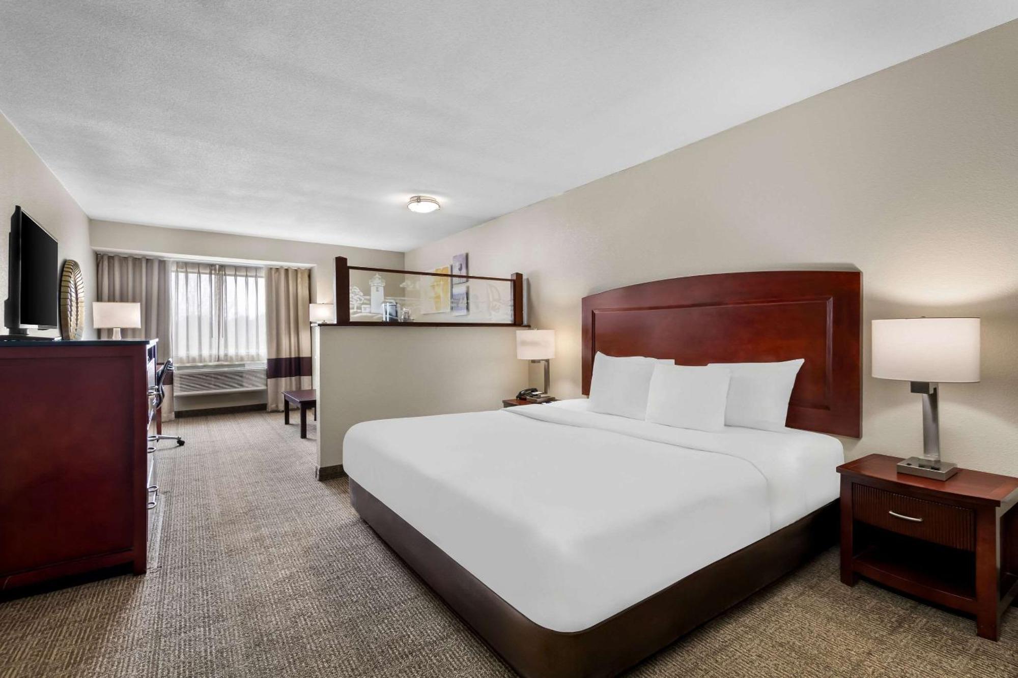 Comfort Inn & Suites North East Exterior photo