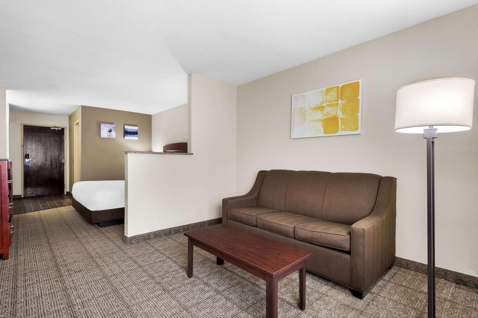Comfort Inn & Suites North East Exterior photo