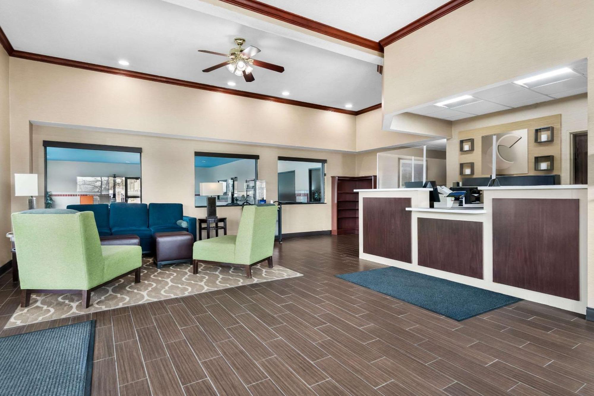 Comfort Inn & Suites North East Exterior photo