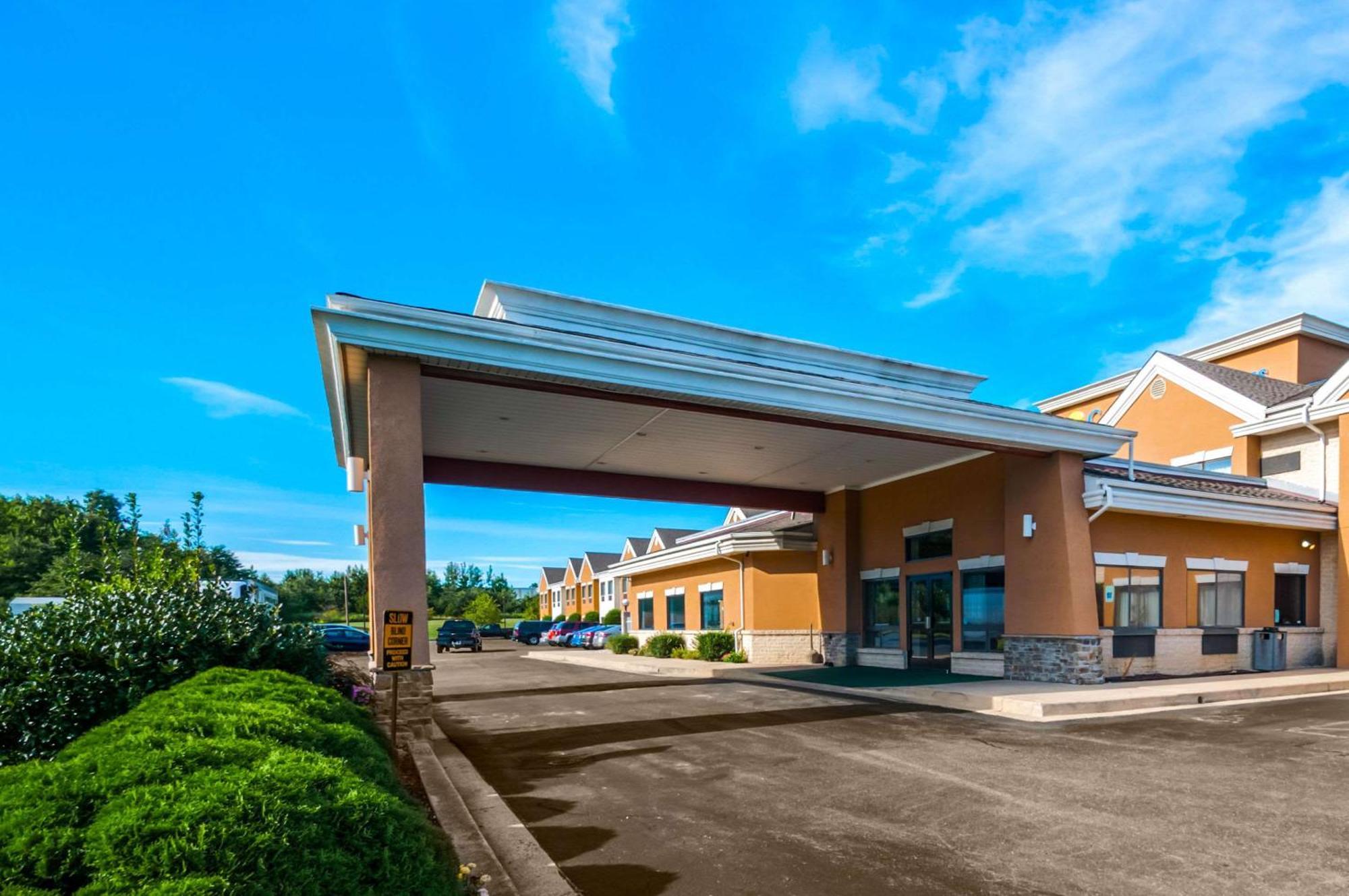 Comfort Inn & Suites North East Exterior photo