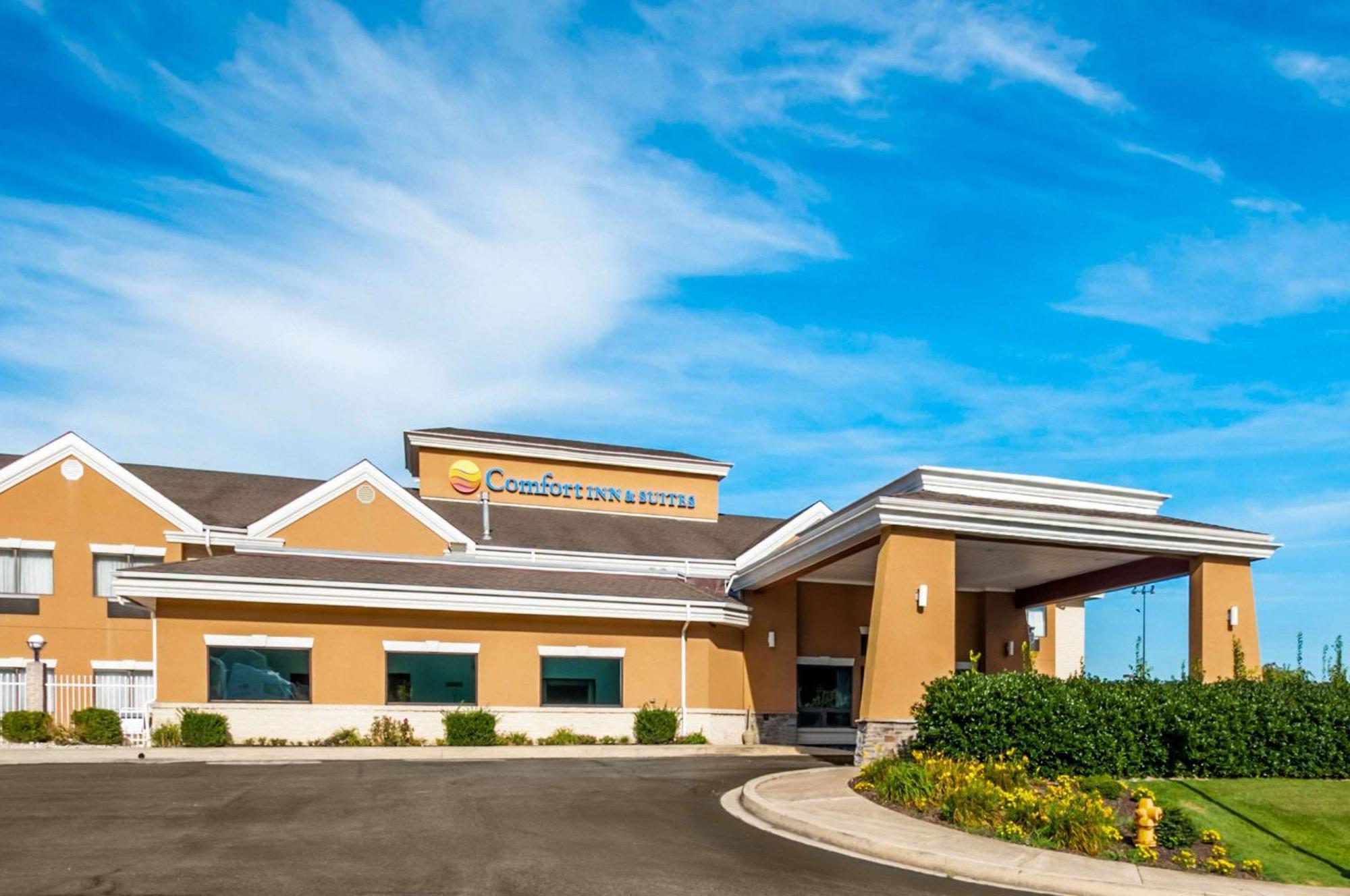 Comfort Inn & Suites North East Exterior photo